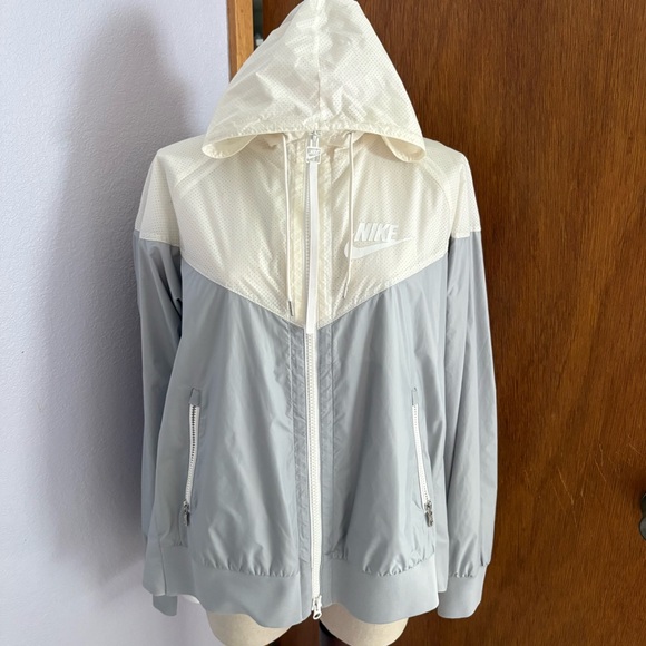 NIKE x SACAI sz M Gray White Pleated Back Windrunner Jacket 716917 Full Zip - Picture 12 of 16